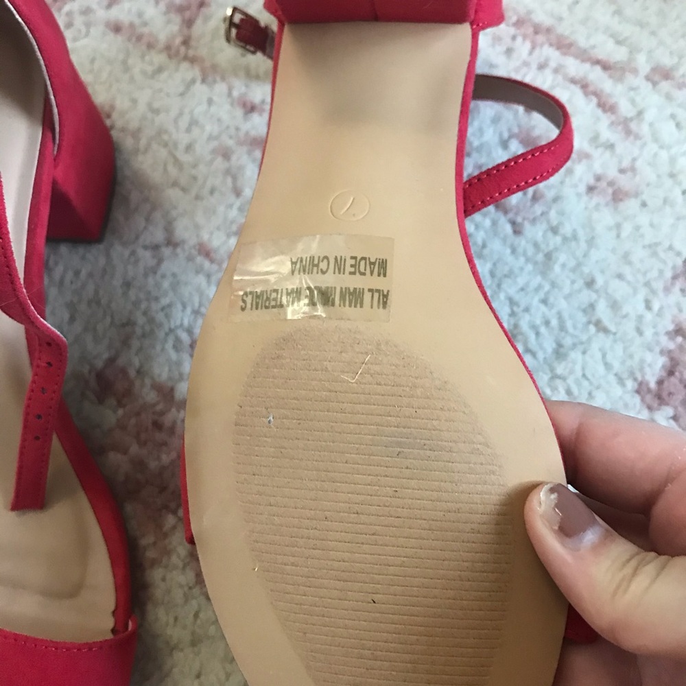 Red ankle strap block heels BNWT size 7 - Picture 3 of 4